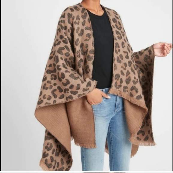 Banana Republic Reversible Cheetah Print Poncho OSFA - Picture 5 of 9